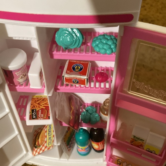 Barbie kitchen refrigerator and hutch plus coffee table. - Picture 4 of 7
